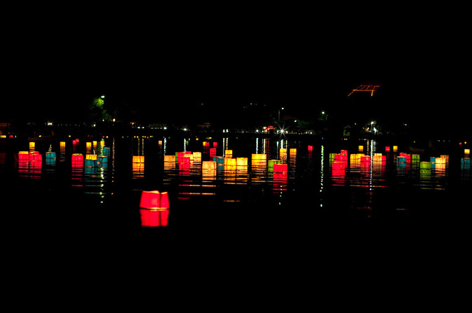 Floating lights